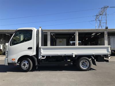 2017 Hino Dutro - Thumbnail