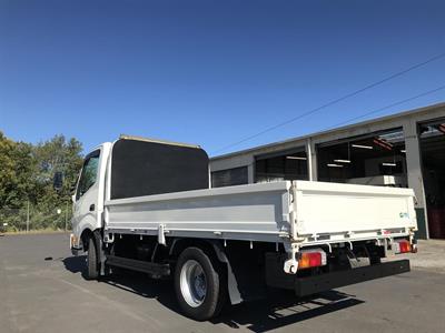 2017 Hino Dutro - Thumbnail