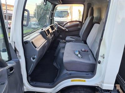 2016 Isuzu Elf - Thumbnail