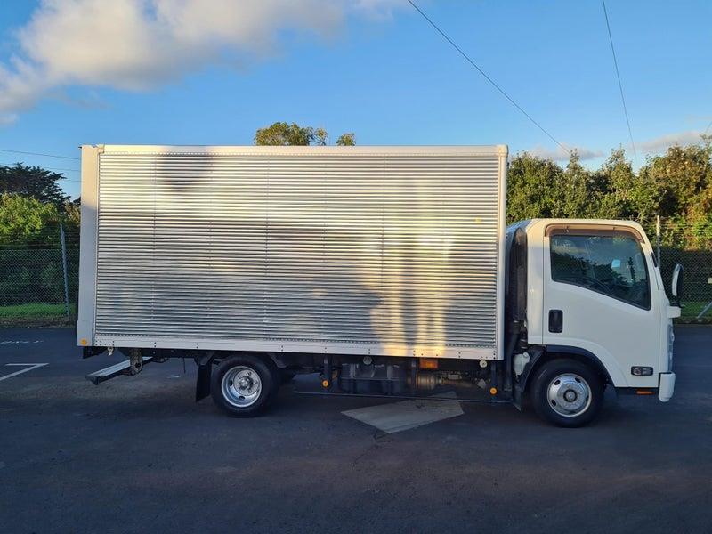 2016 Isuzu Elf