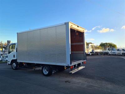 2016 Isuzu Elf - Thumbnail