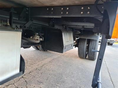 2016 Isuzu Elf - Thumbnail