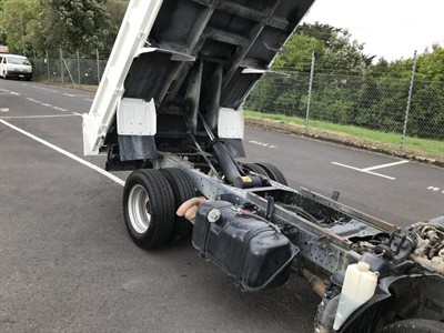 2014 Isuzu Elf - Thumbnail