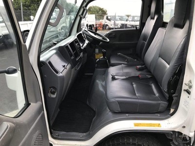 2014 Isuzu Elf - Thumbnail