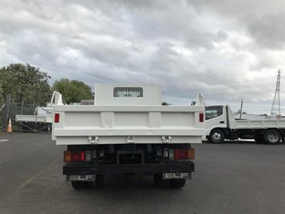 2014 Isuzu Elf - Thumbnail