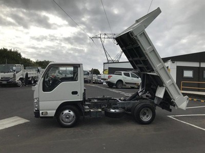 2014 Isuzu Elf - Thumbnail