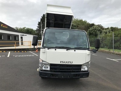 2014 Isuzu Elf - Thumbnail
