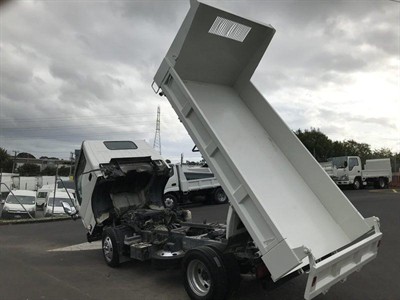 2014 Isuzu Elf - Thumbnail
