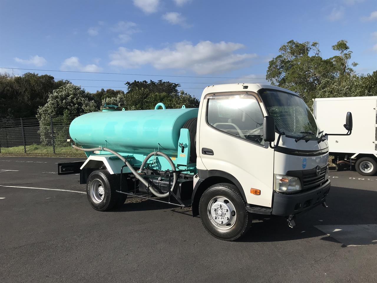 2010 Hino Dutro