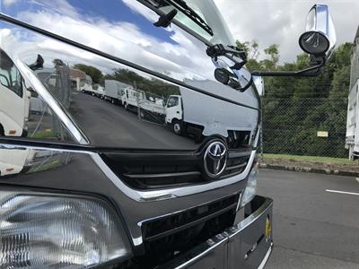 2013 Toyota Dyna - Thumbnail
