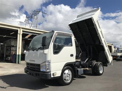 2012 Isuzu Elf