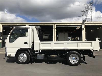 2012 Isuzu Elf - Thumbnail