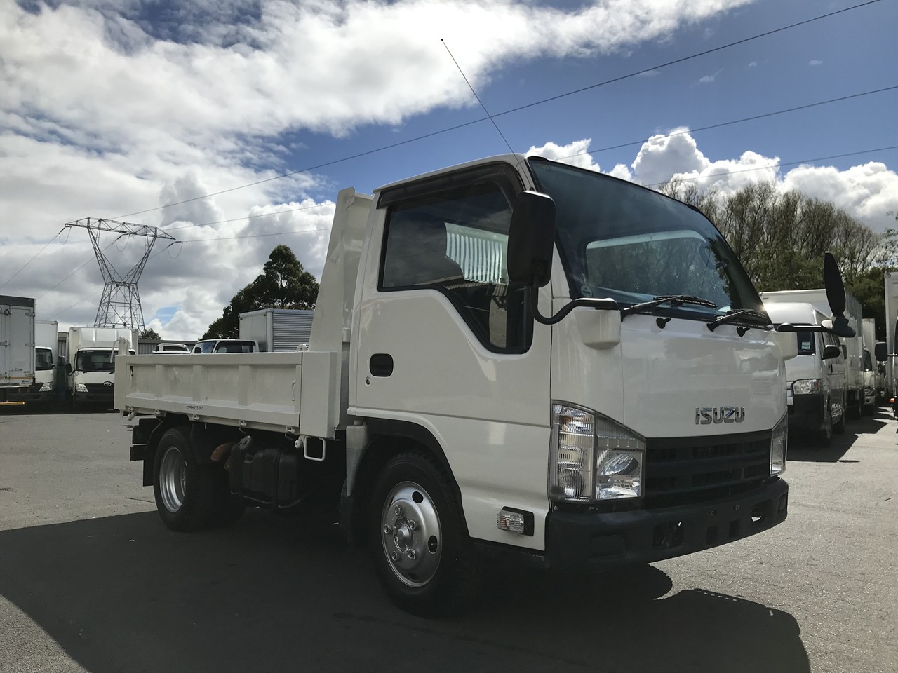 2012 Isuzu Elf
