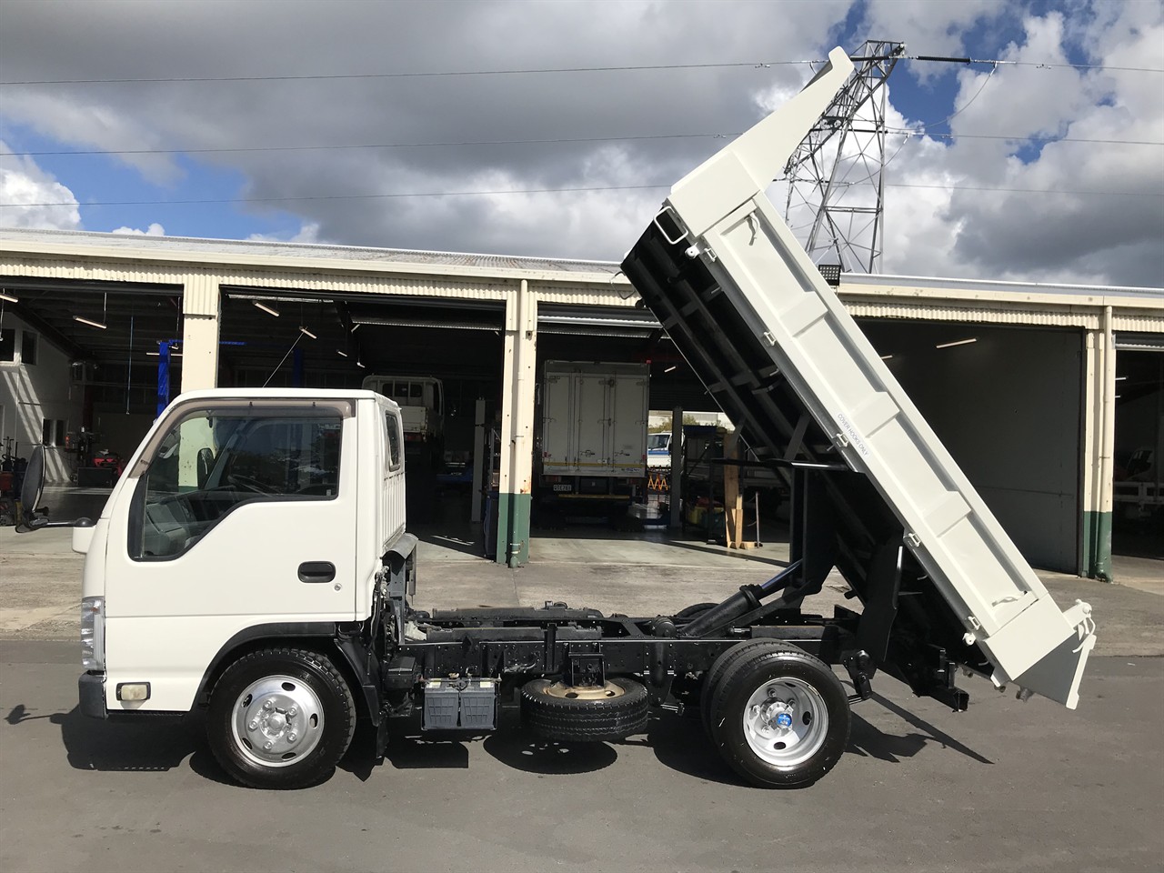 2012 Isuzu Elf