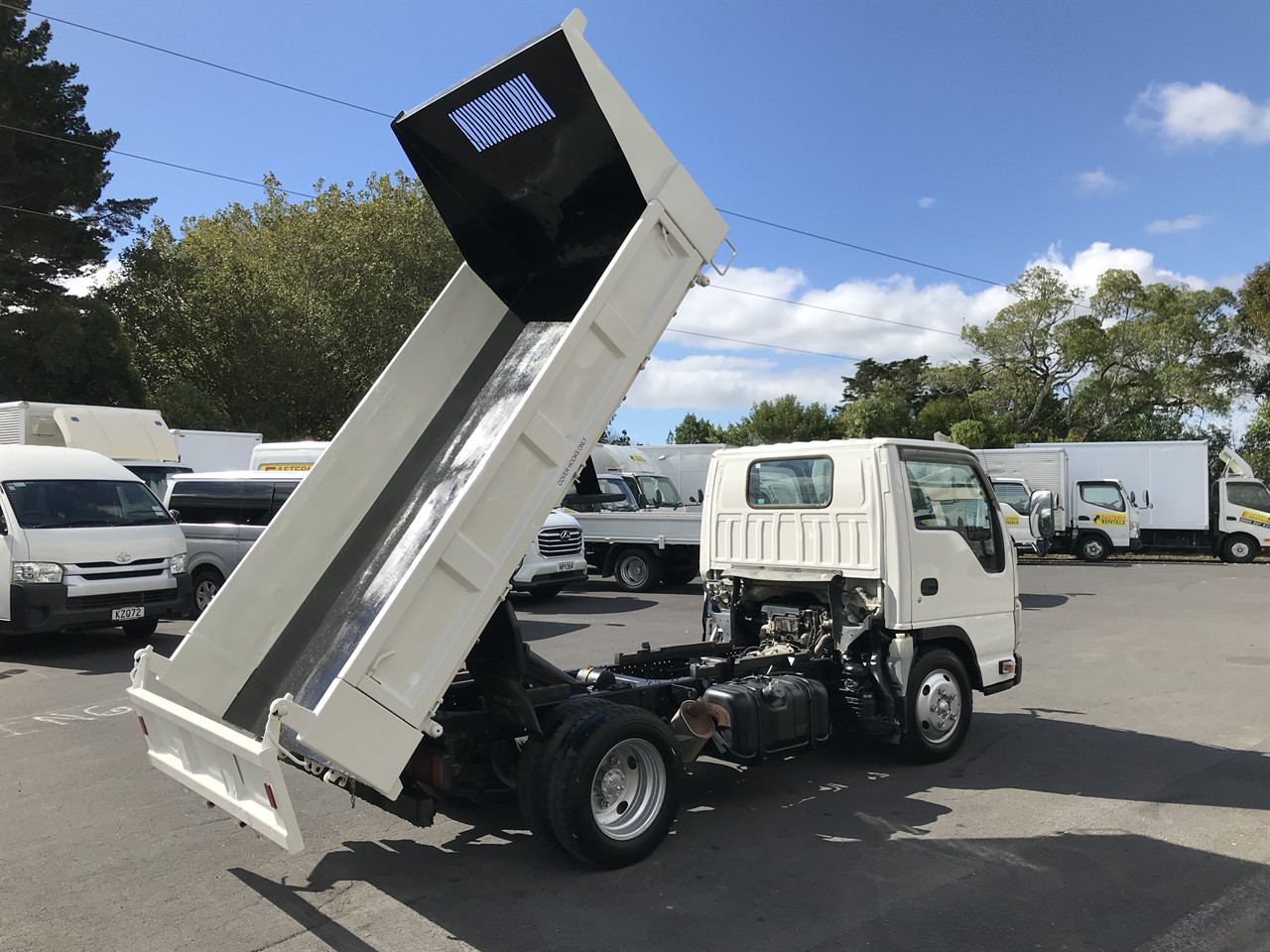 2012 Isuzu Elf