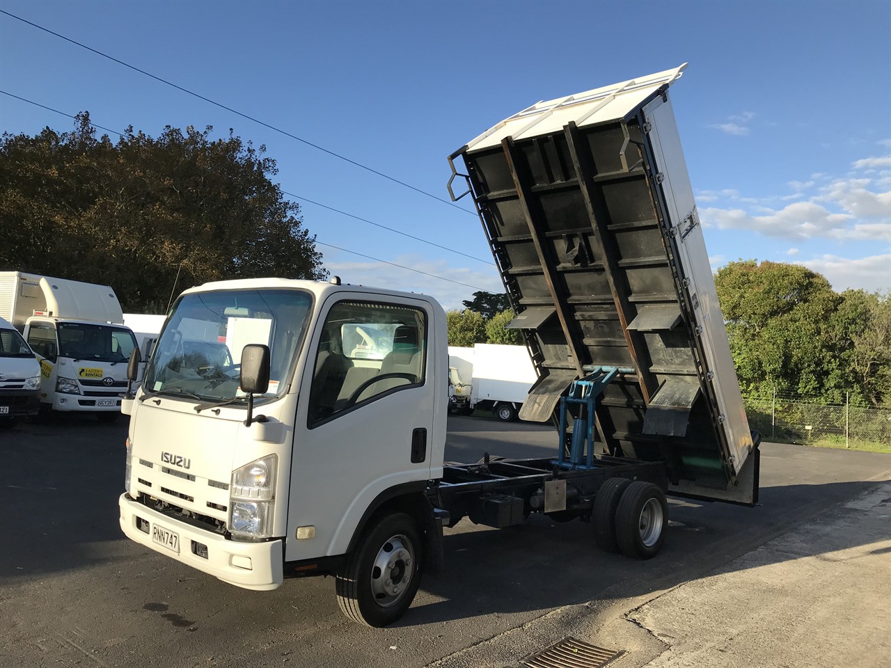 2012 Isuzu Elf