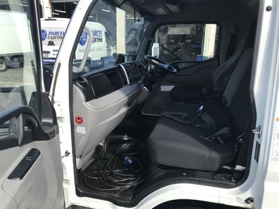 2021 Mitsubishi Canter - Thumbnail