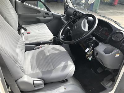 2014 Hino Dutro - Thumbnail