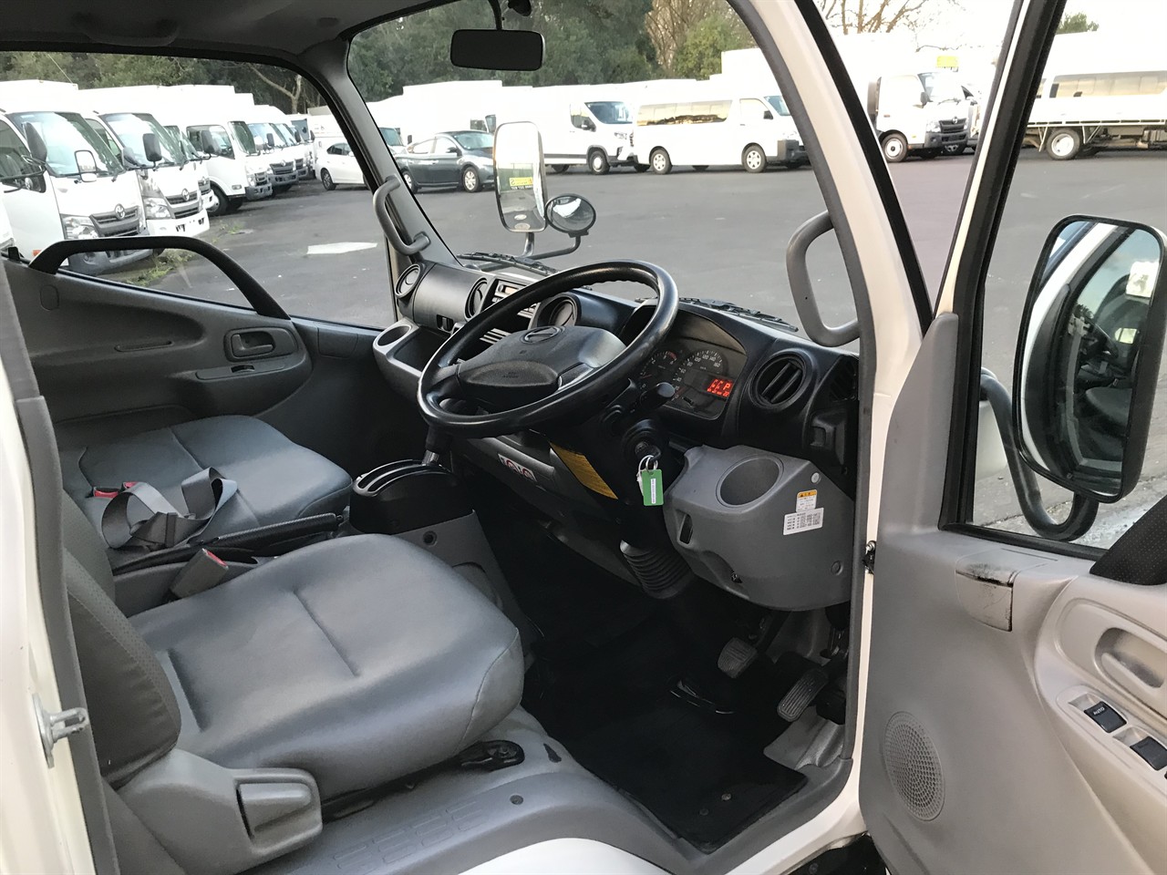 2014 Hino Dutro