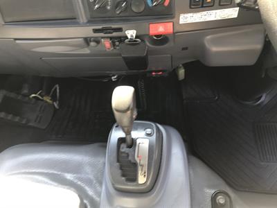 2019 Isuzu Elf - Thumbnail