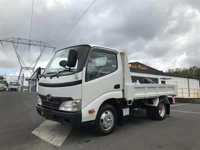2010 Hino Dutro - Thumbnail
