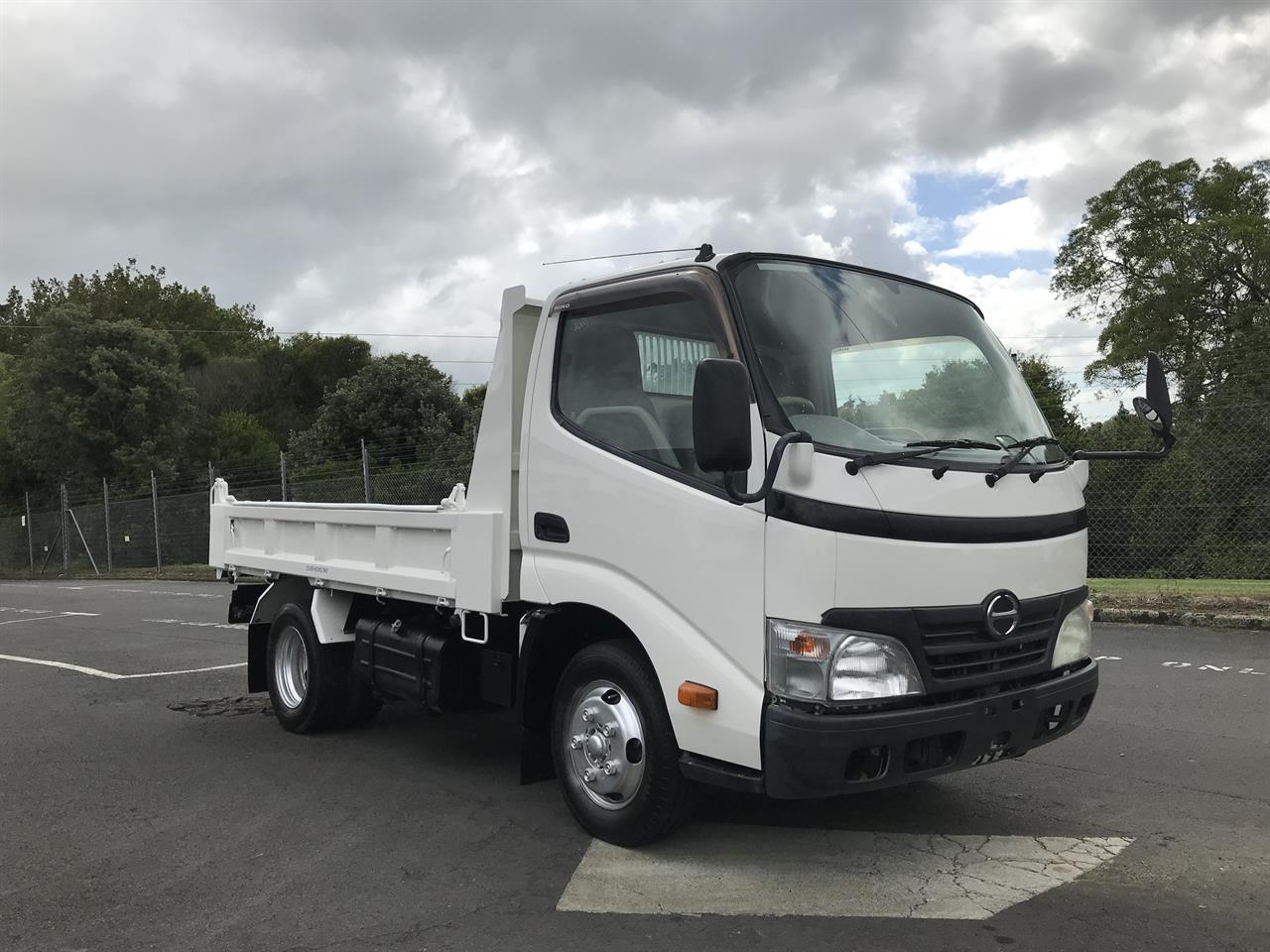 2010 Hino Dutro