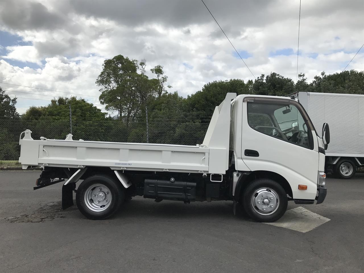 2010 Hino Dutro
