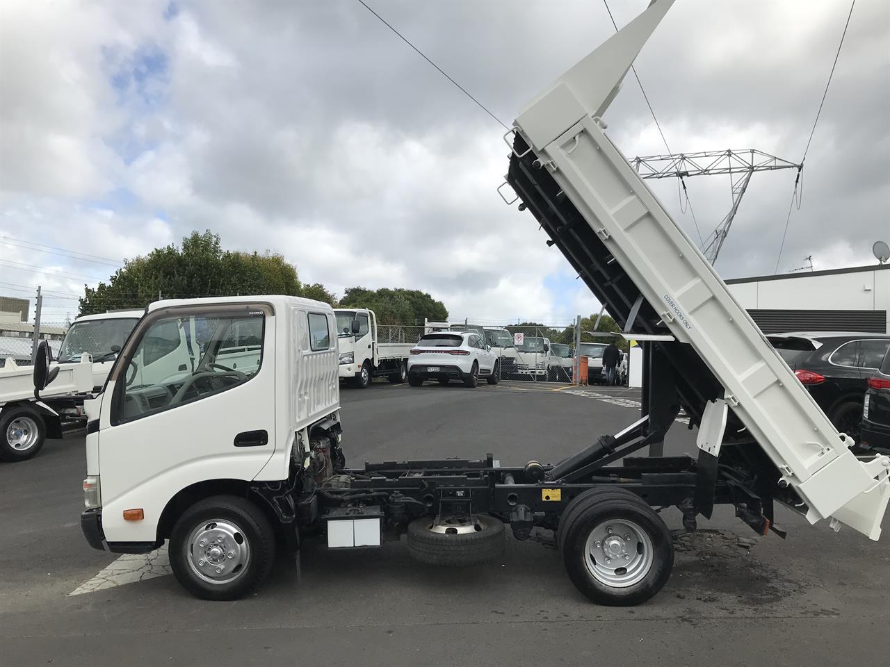 2010 Hino Dutro