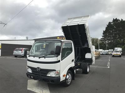 2010 Hino Dutro - Thumbnail