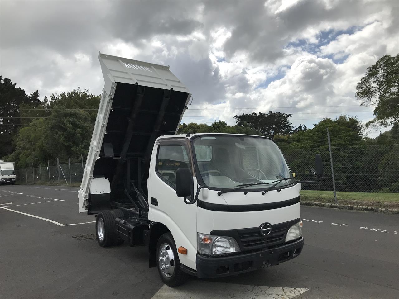 2010 Hino Dutro