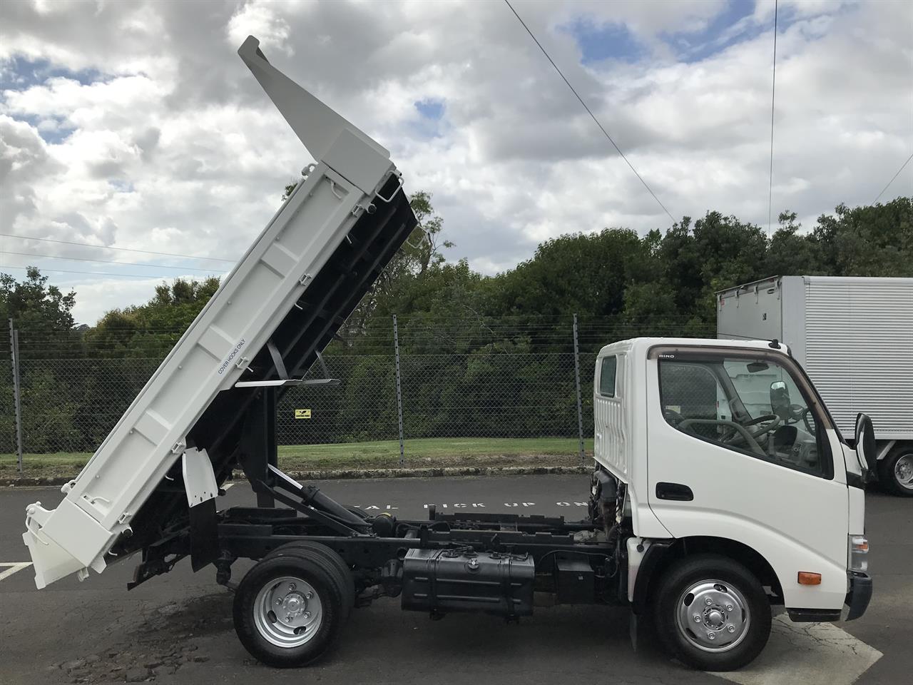 2010 Hino Dutro