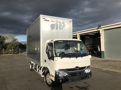 2017 Hino Dutro - Thumbnail