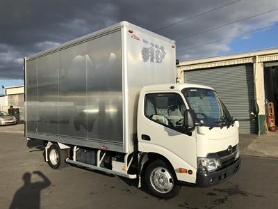 2017 Hino Dutro - Thumbnail