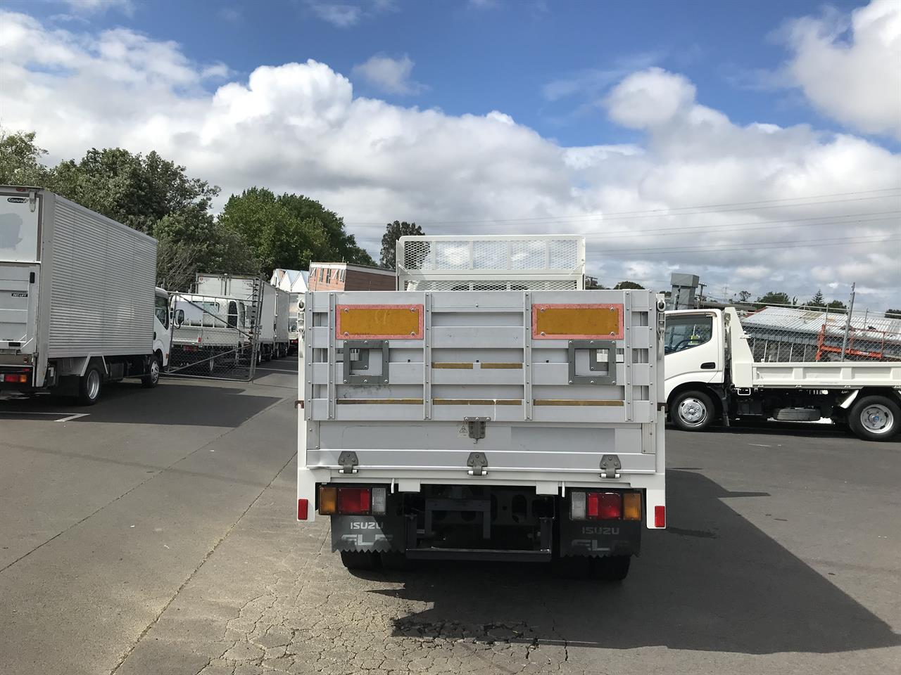 2012 Isuzu Elf