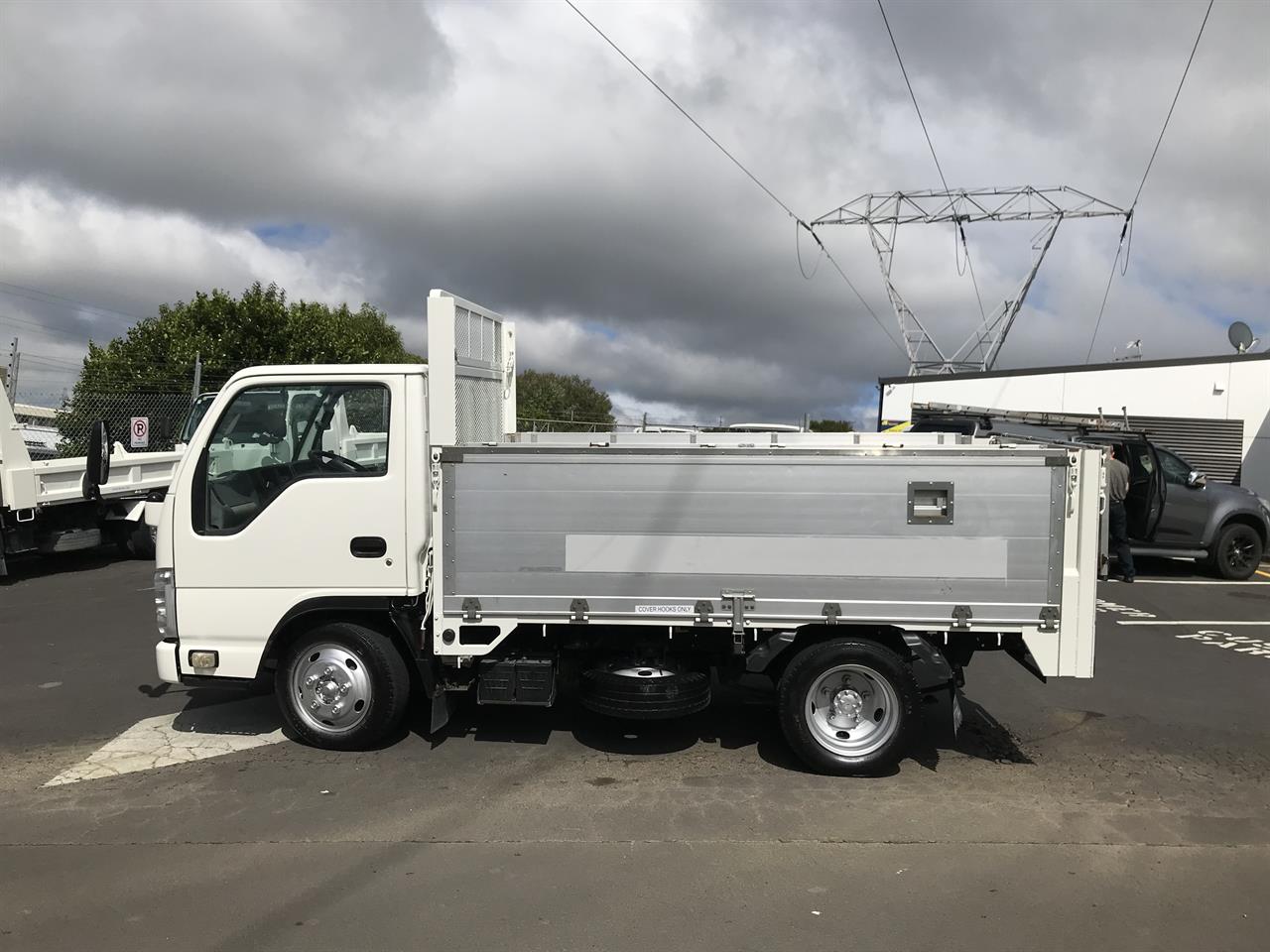 2012 Isuzu Elf