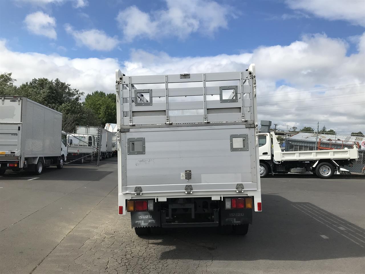 2012 Isuzu Elf