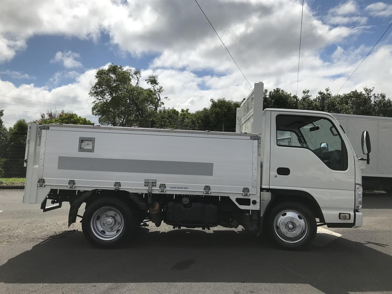2012 Isuzu Elf