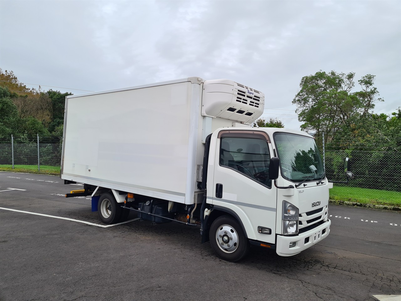 2017 Isuzu Elf
