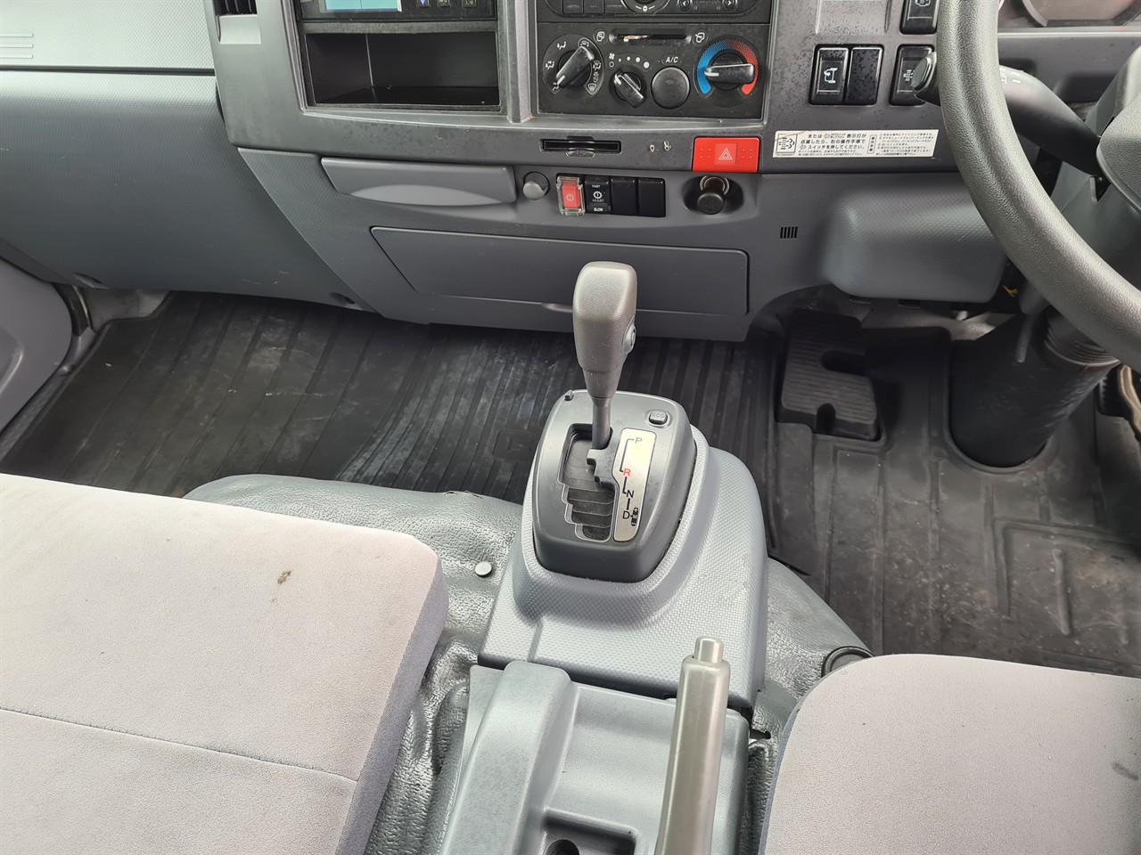 2017 Isuzu Elf
