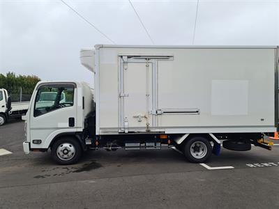 2017 Isuzu Elf - Thumbnail