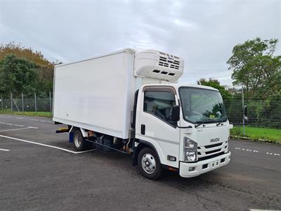 2017 Isuzu Elf - Thumbnail