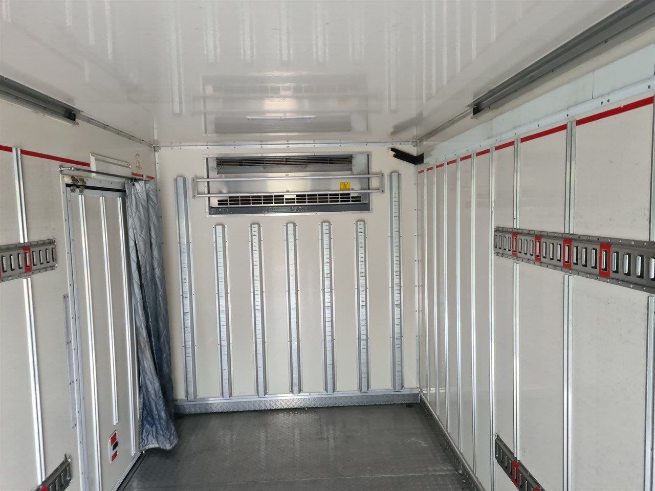 2017 Isuzu Elf