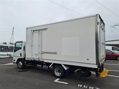 2017 Isuzu Elf - Thumbnail