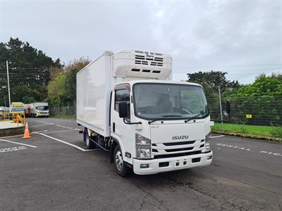 2017 Isuzu Elf - Thumbnail