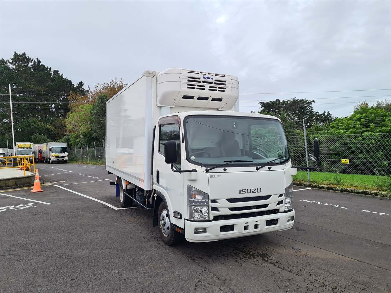 2017 Isuzu Elf
