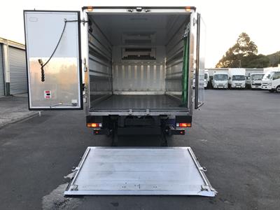 2015 Mitsubishi Canter - Thumbnail