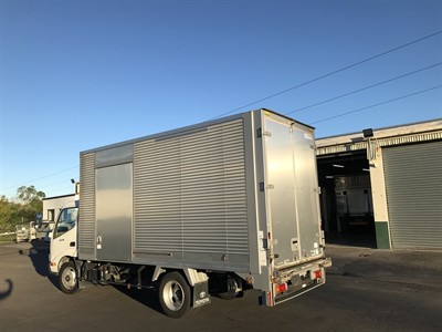 2017 Toyota Dyna - Thumbnail