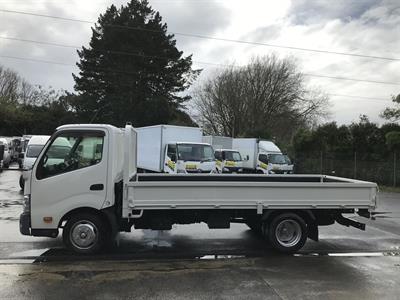 2016 Toyota Dyna - Thumbnail