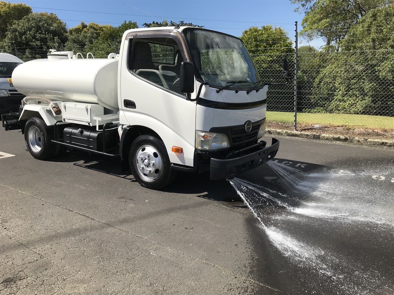 2010 Hino Dutro