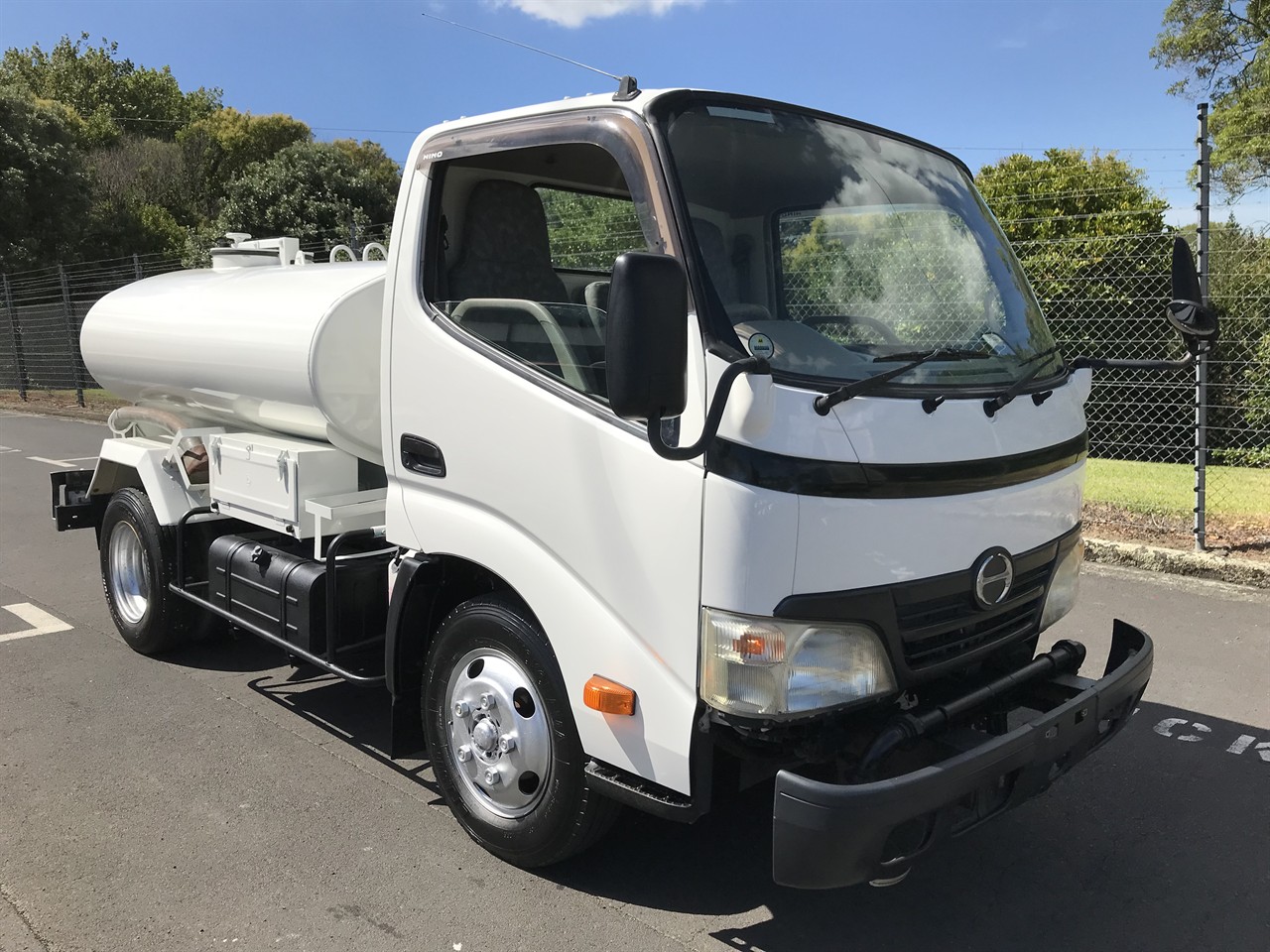 2010 Hino Dutro